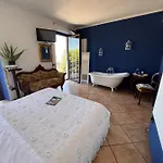 The Tower Of The Old King Bed and Breakfast Ντεζεντσάνο ντελ Γκάρντα