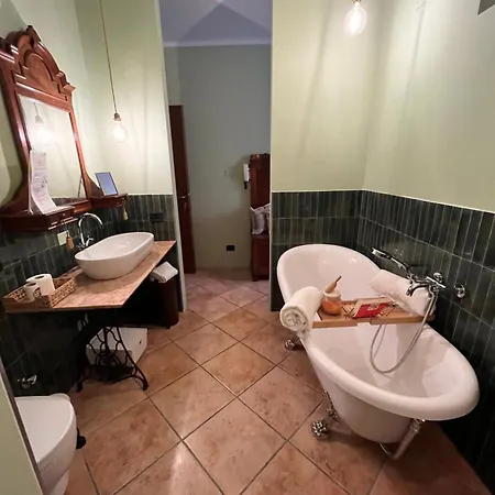 The Tower Of The Old King Bed & Breakfast Desenzano del Garda