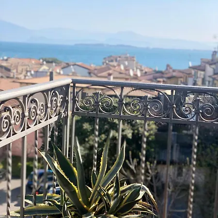 The Tower Of The Old King 4* Desenzano del Garda