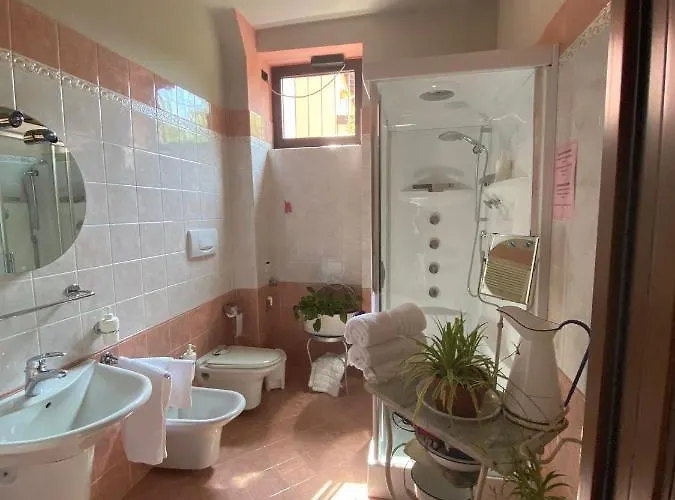 The Tower Of The Old King 4* Desenzano del Garda