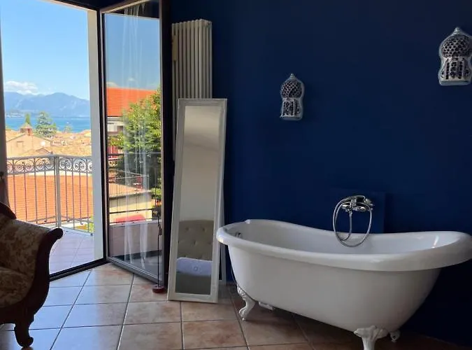 The Tower Of The Old King Bed & Breakfast Desenzano del Garda