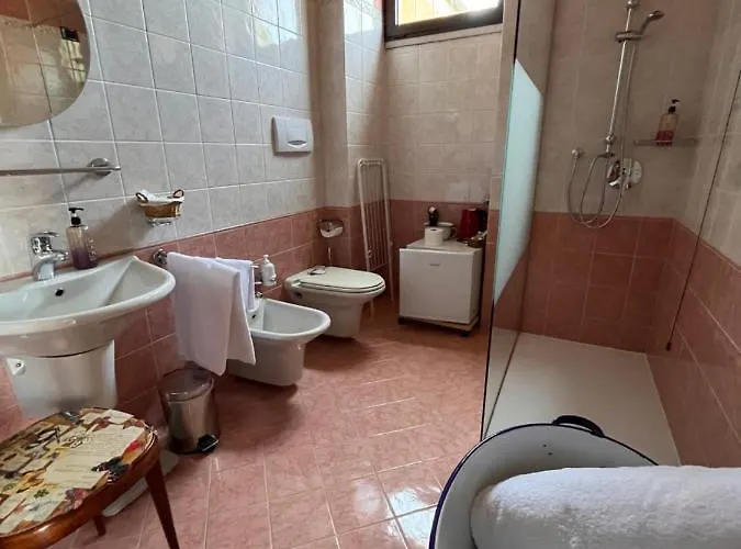 The Tower Of The Old King 4* Desenzano del Garda