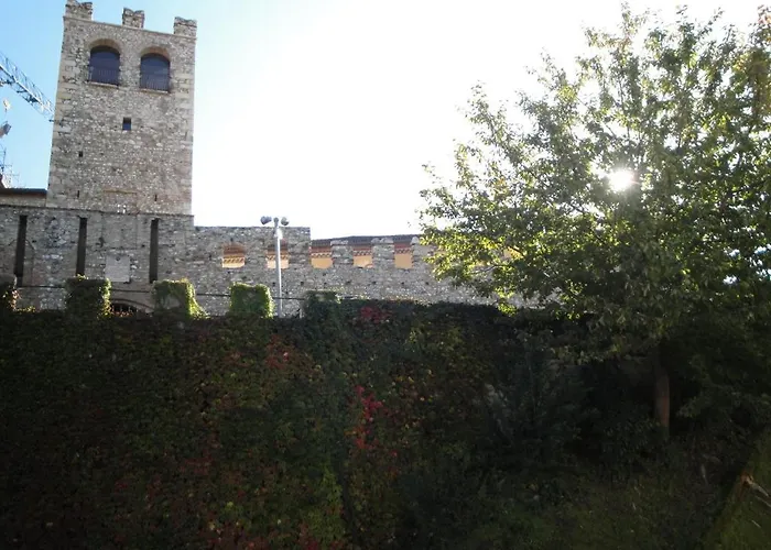 The Tower Of The Old King Bed & Breakfast