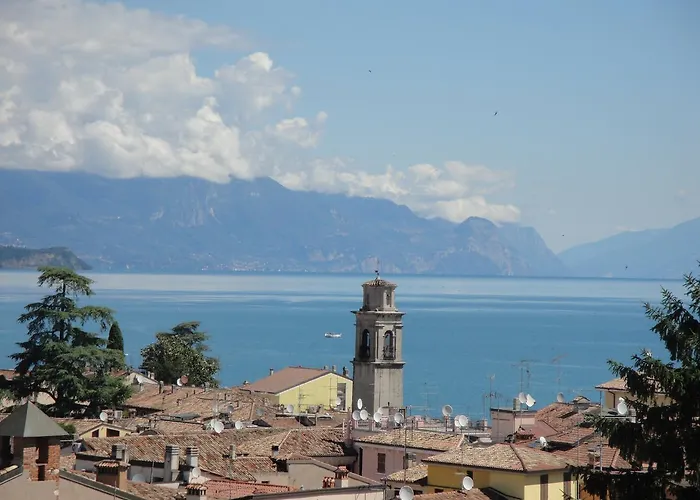 The Tower Of The Old King 4* Desenzano del Garda