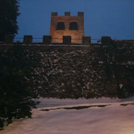 The Tower Of The Old King Frühstückspension *